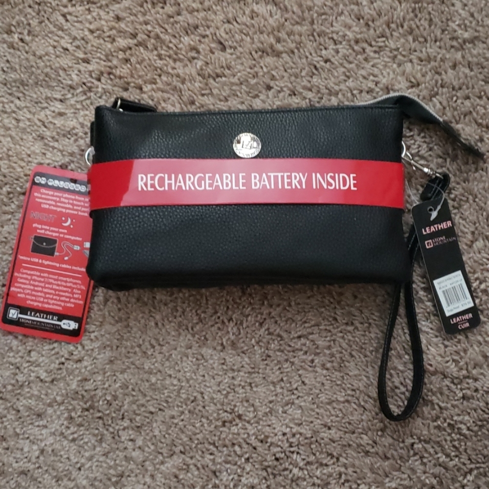 Stone Mountain Black Purse/wristlet with Charger!